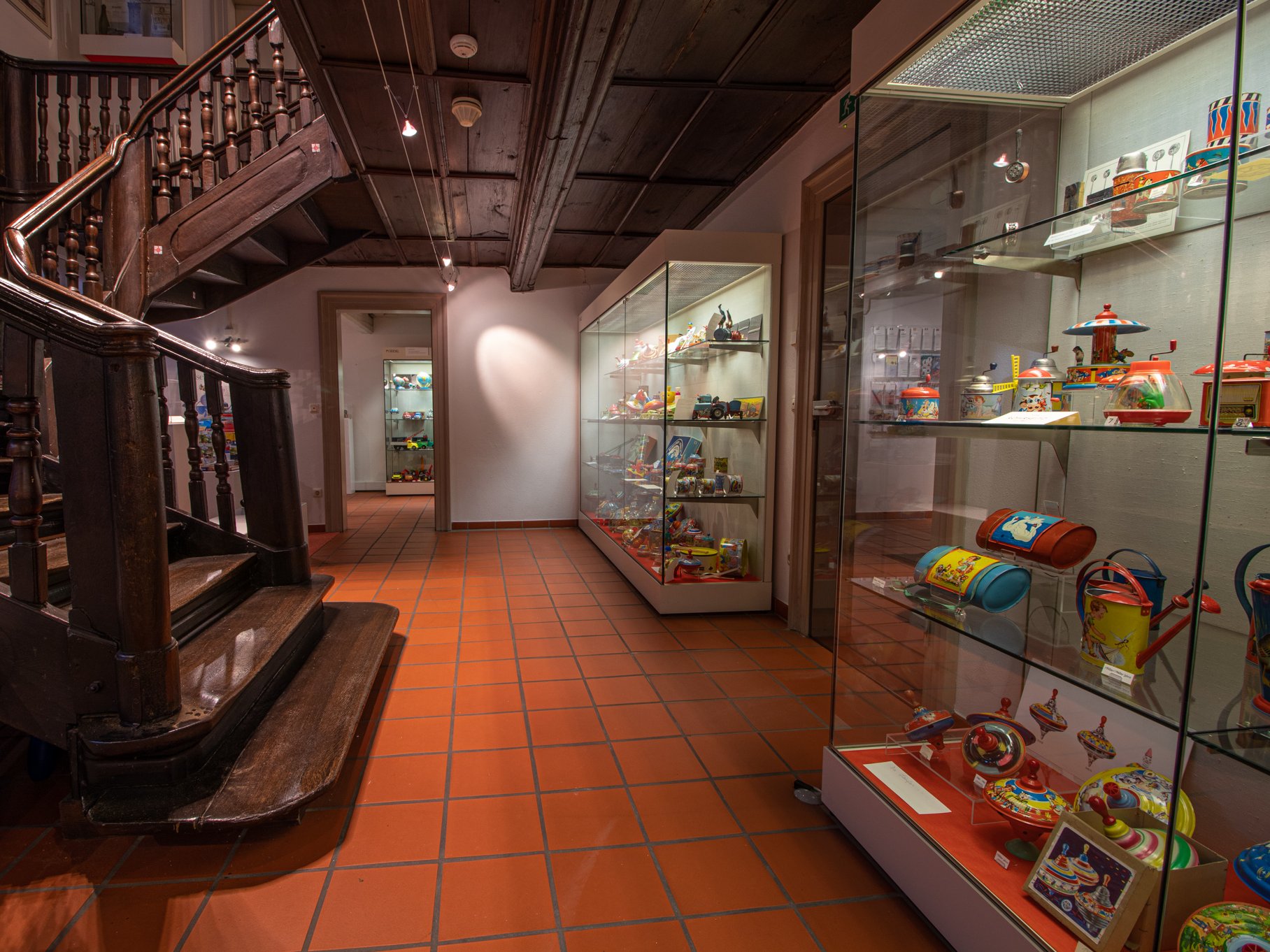 Blick in die Blechspielzeugabteilung im Ergeschoss des Museums